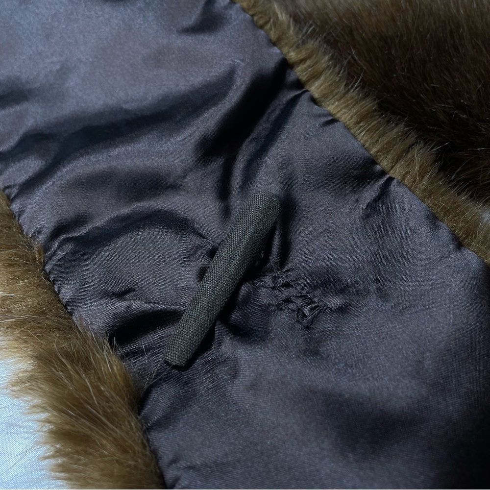 Danier Short Fur Pin Scarf - Picture 4 of 8